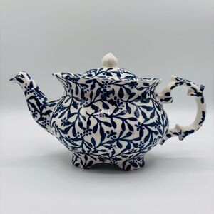 Victoriana Tea Pot (England) Blue Cream Floral Print with Lid